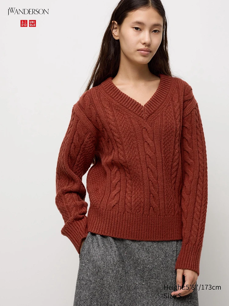 CABLE V NECK SWEATER