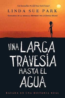 Una Larga Travesía Hasta El Agua: Basada en una historia real (A Long Walk to Water Spanish edition) (Hardcover)