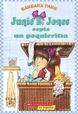 Junie B. Jones espia un poquirritin: (Spanish language edition of Junie B. Jones and Some Sneaky Peeky Spying) (Paperback)