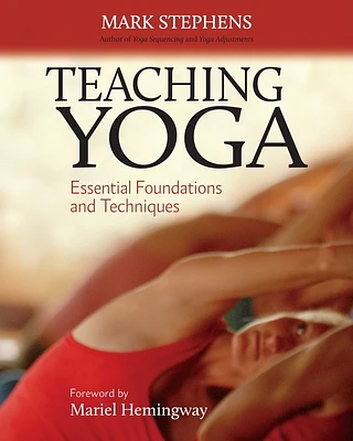 Teaching Yoga: Essential Foundations and Techniques (Paperback)