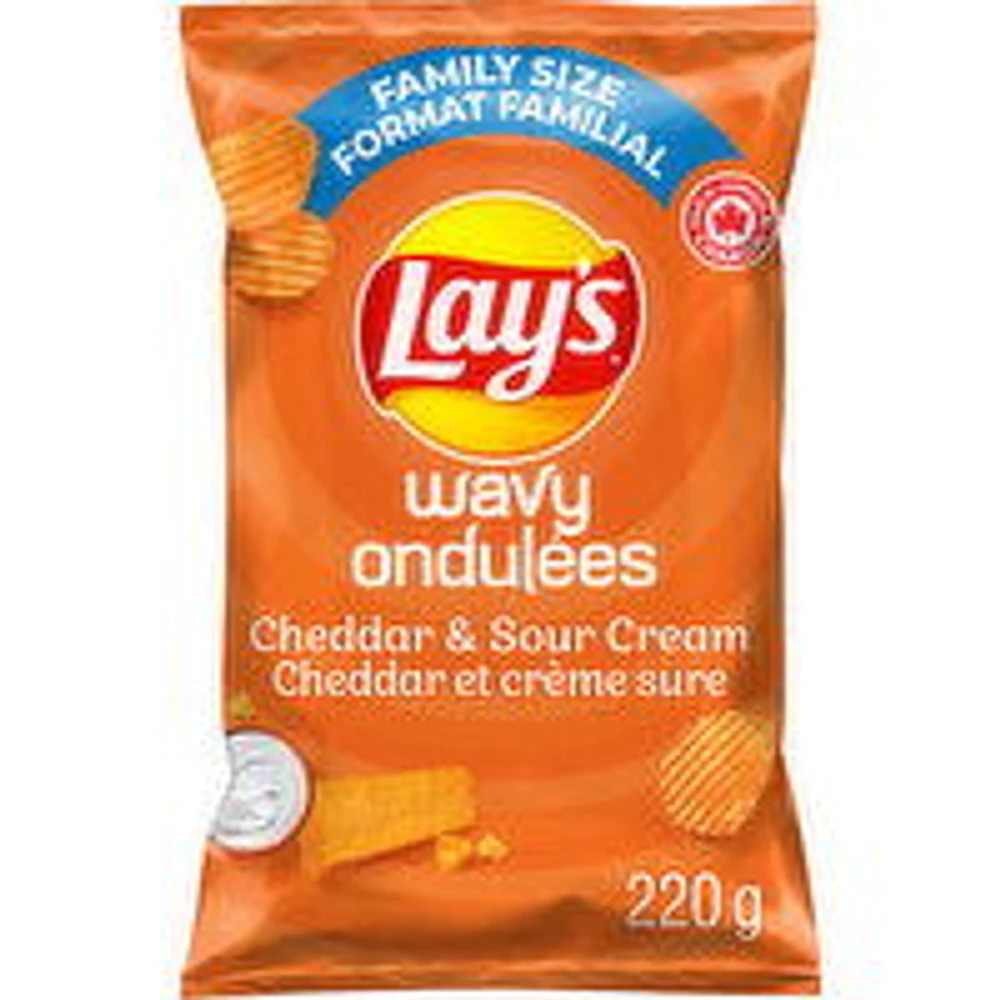 Lays - Wavy Cheddar & Sour Cream, 220 Gram