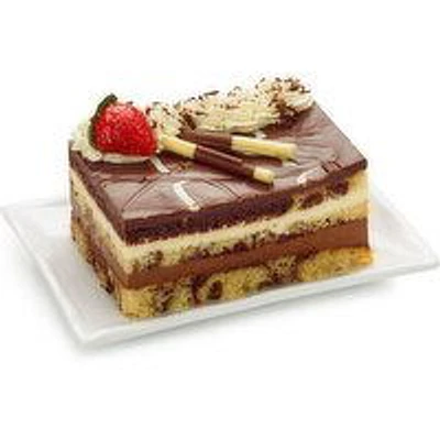 Bake Shop - Tuxedo Truffle Mousse Cake, 650g, 1 Each