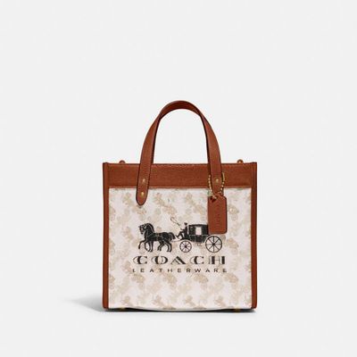 Field Tote With Horse And Carriage Print Badge