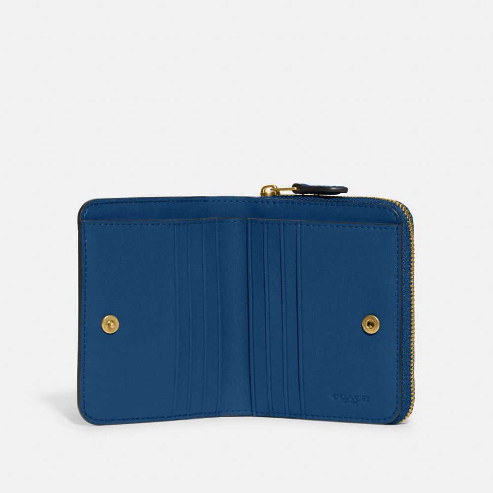 Billfold Wallet With Rivets
