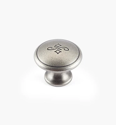 Detailed Bow Knobs