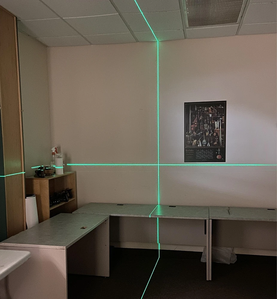 Niveau laser en croix