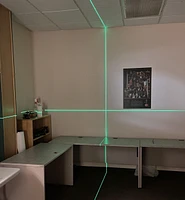 Niveau laser en croix