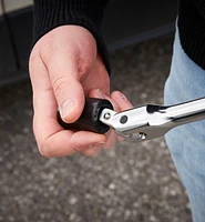 Clé à douille à poignée articulée