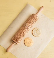 Rouleau à gaufrer, folklore