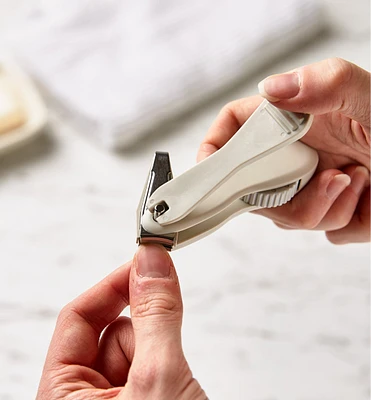 Rotary Fingernail Clipper