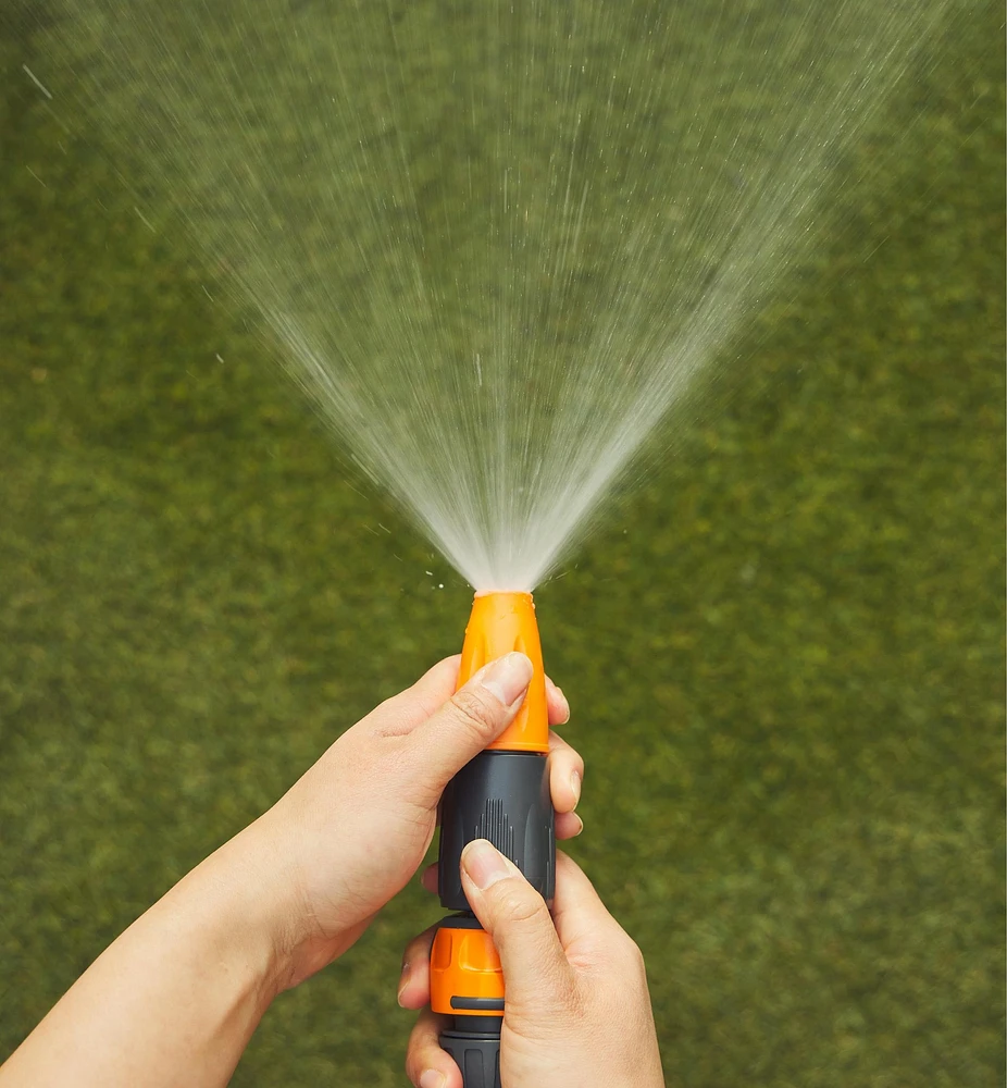 Auto-Retracting Hose Reel