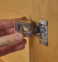 Petites charnières 105° Blumotion Clip, porte à demi-recouvrement