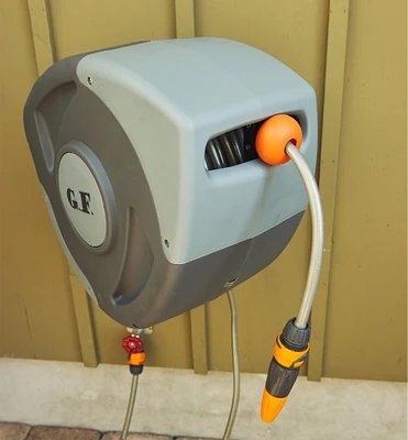 Auto-Retracting Hose Reel