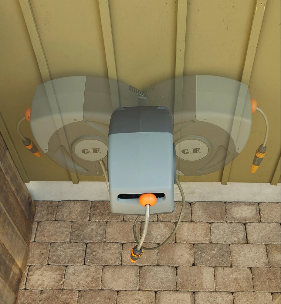 Auto-Retracting Hose Reel