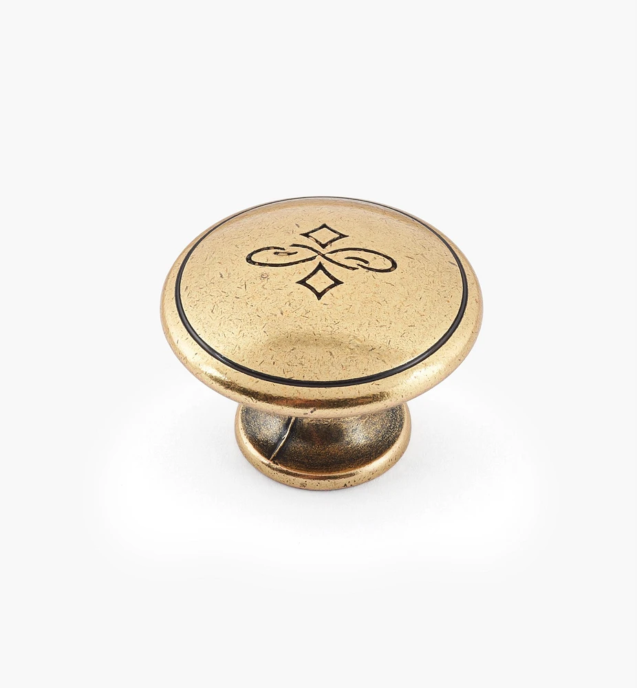 Detailed Bow Knobs