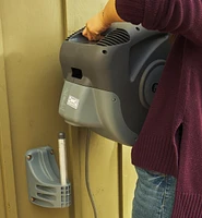 Auto-Retracting Hose Reel