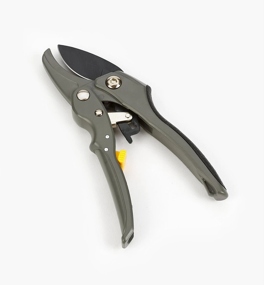 Ratcheting Hand Pruner