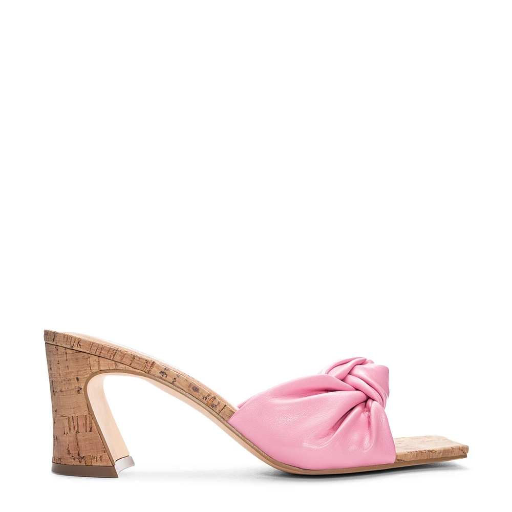 Yvonna Sandal