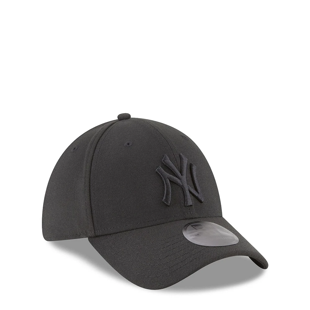 New York Yankees MLB Blackout 39THIRTY Stretch-Fit Cap