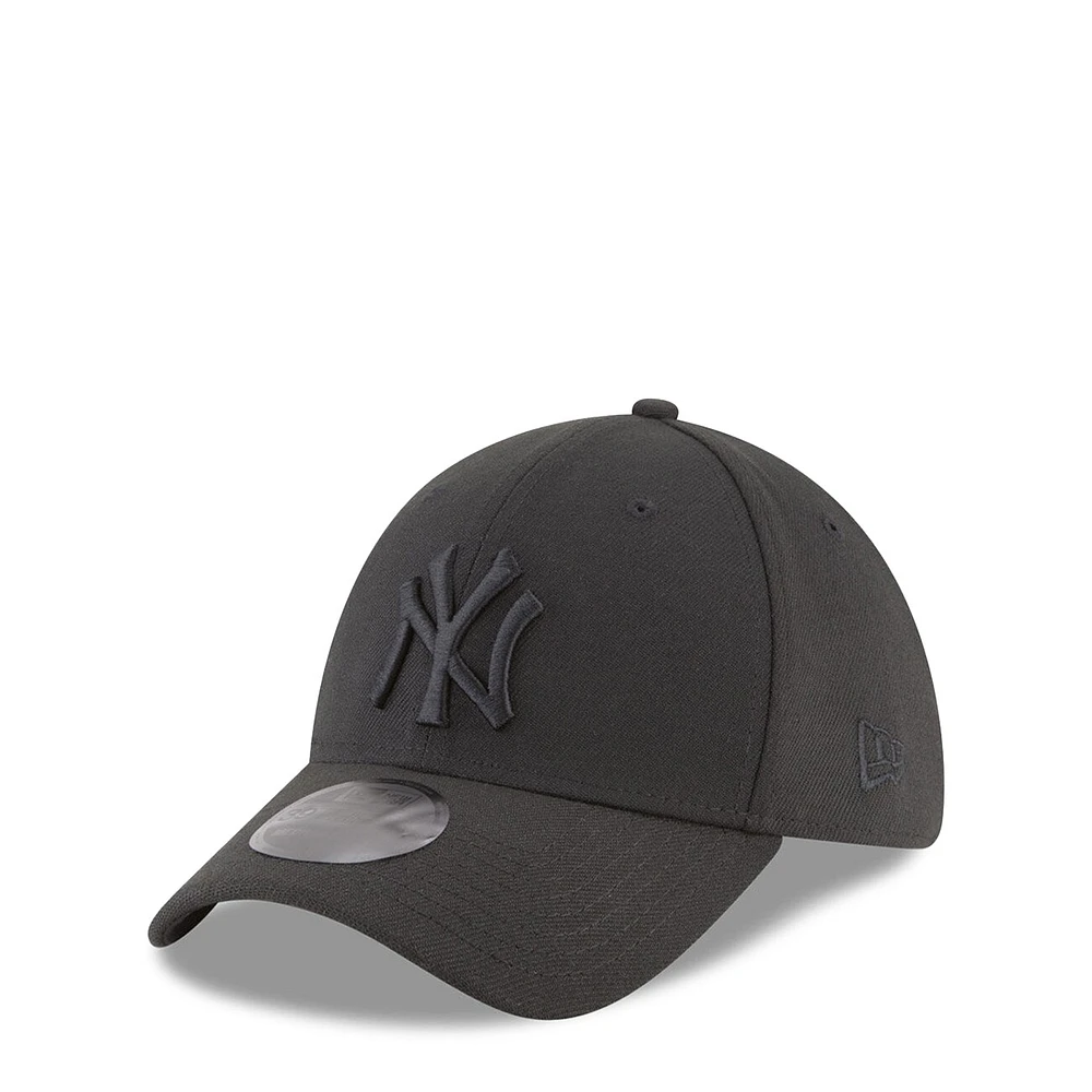 New York Yankees MLB Blackout 39THIRTY Stretch-Fit Cap