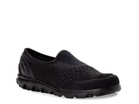 TravelActive Slip-On Walking Shoe