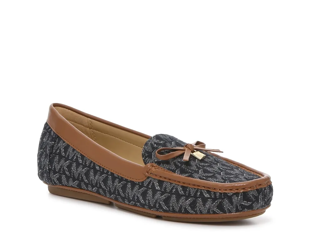Shop Louis Vuitton MONOGRAM 2022 SS Driving Shoes Moccasin Loafers