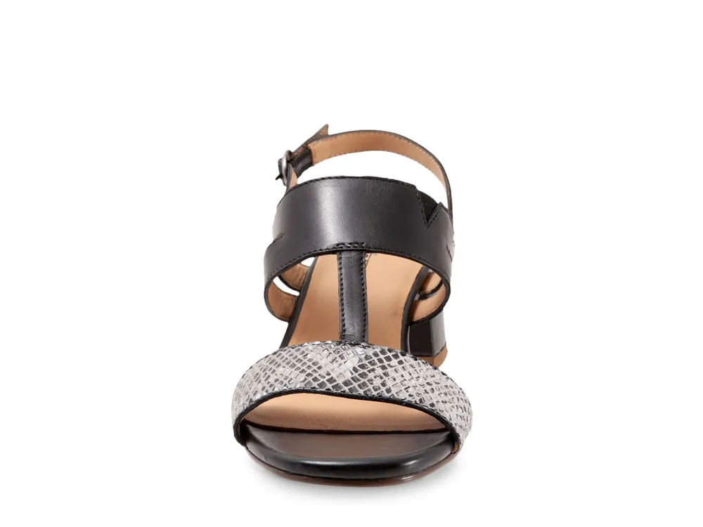 Larissa Sandal