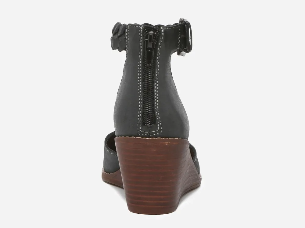 Lorelee Wedge Pump