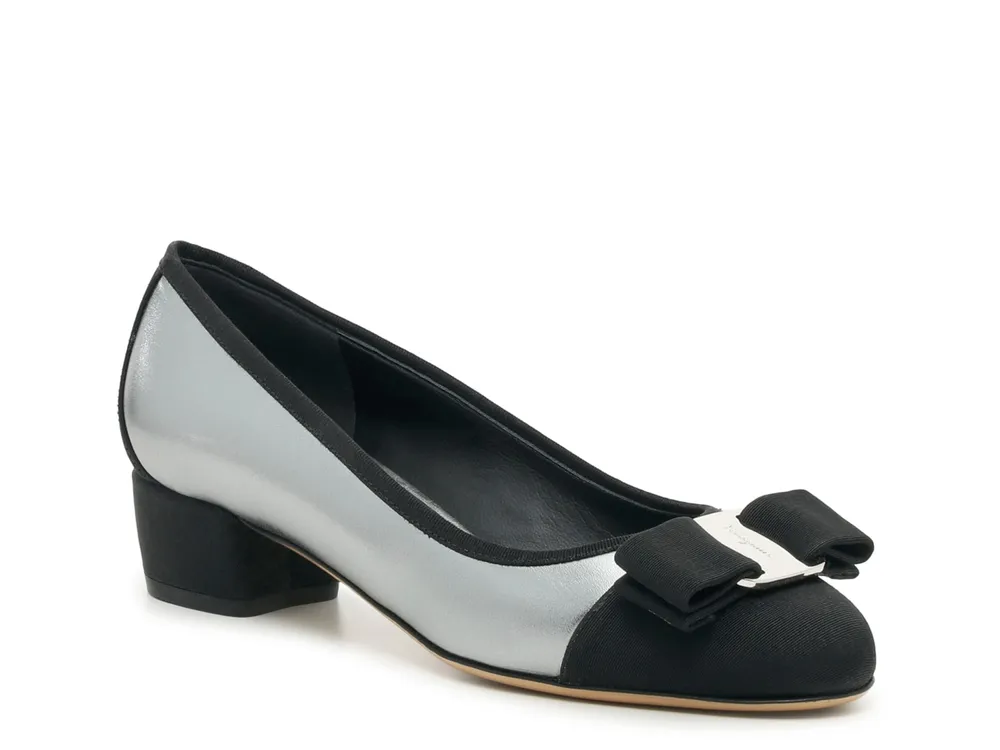 Salvatore Ferragamo Vara Bow Pumps Black