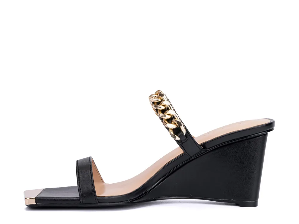 Magnifica Wedge Sandal