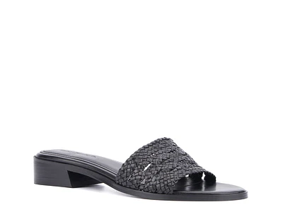 Pamela Sandal