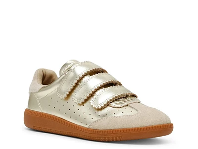 Momentum Sneaker