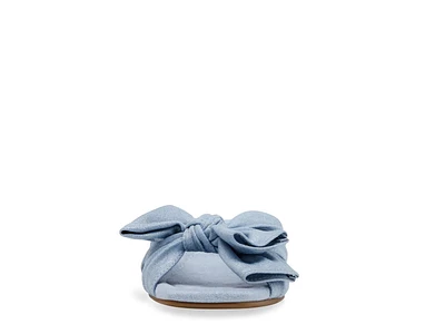 Liz Sandal