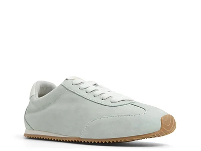 Carefree Sneaker