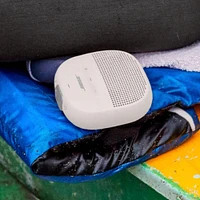 Bose SoundLink Micro Bluetooth Portable Speaker - White Smoke | Electronic Express