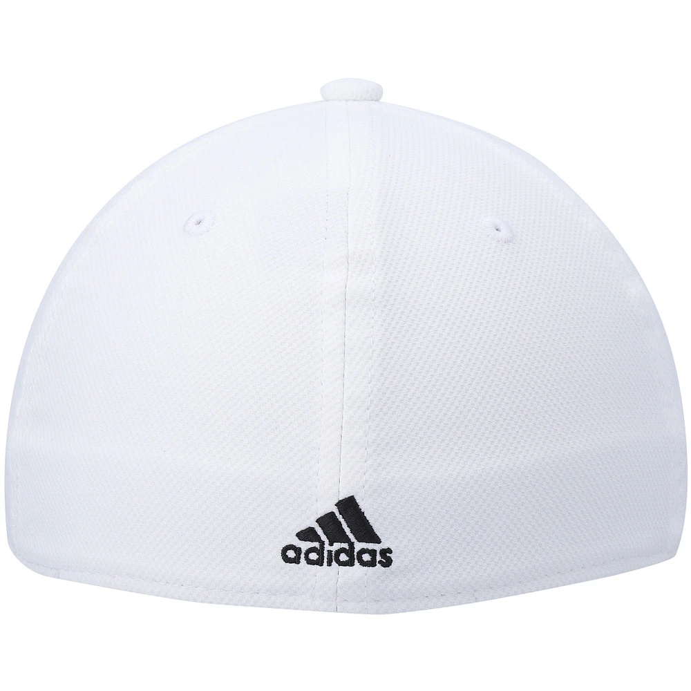 Casquette adidas Originals blanche AEROREADY Release 3 Flex pour hommes