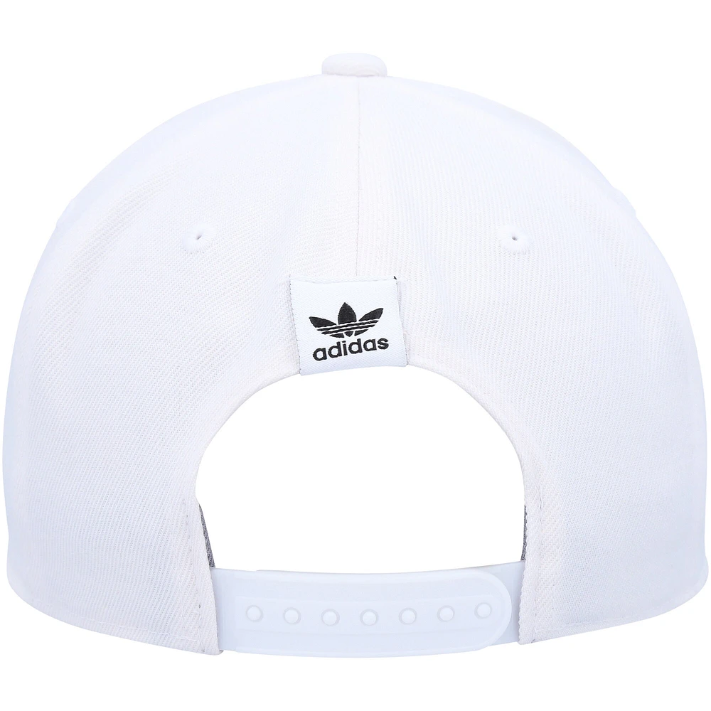 Casquette Snapback pré-courbée moderne blanche adidas Originals pour hommes