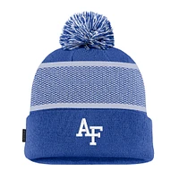 Bonnet en tricot à revers avec pompon Nike Royal Air Force Falcons 2024 Sideline Peak pour jeune