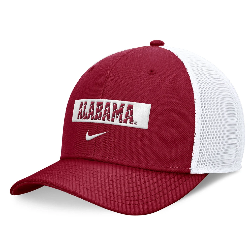 Casquette ajustable Nike Crimson Tide 2024 Sideline Trucker pour homme, couleur cramoisie/blanche, Alabama