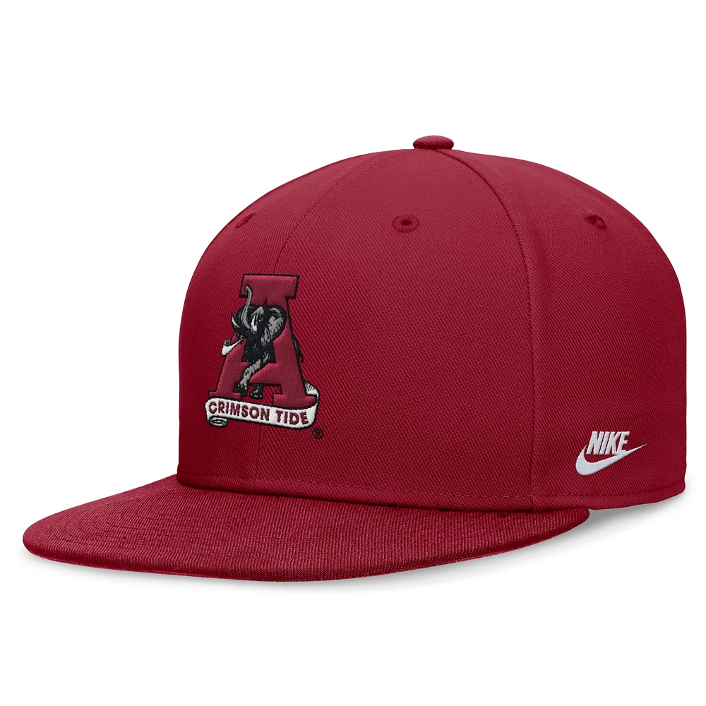 Casquette ajustée Nike Crimson Alabama Tide Legacy True pour homme