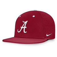Casquette ajustée Nike Crimson Alabama Tide On-Field Dugout True Performance pour homme
