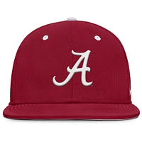 Casquette ajustée Nike Crimson Alabama Tide On-Field Dugout True Performance pour homme