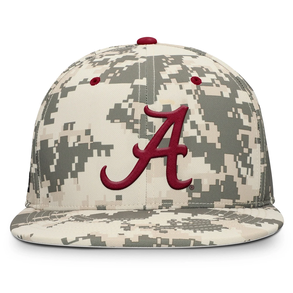 Casquette ajustée Nike Digital Camo Alabama Crimson Tide 2025 Dugout True Performance pour homme