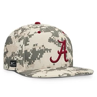 Casquette ajustée Nike Digital Camo Alabama Crimson Tide 2025 Dugout True Performance pour homme