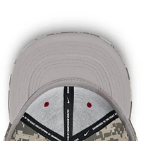 Casquette ajustée Nike Digital Camo Alabama Crimson Tide 2025 Dugout True Performance pour homme