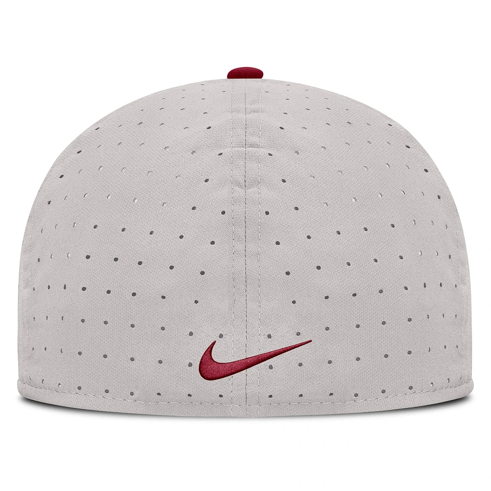 Casquette ajustée True Performance On-Field Dugout Nike grise pour homme Alabama Crimson Tide