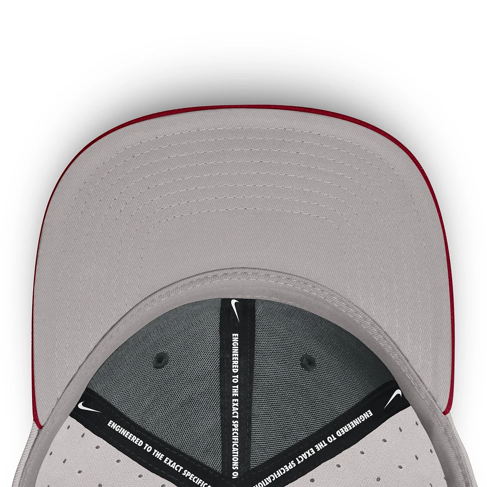 Casquette ajustée True Performance On-Field Dugout Nike grise pour homme Alabama Crimson Tide