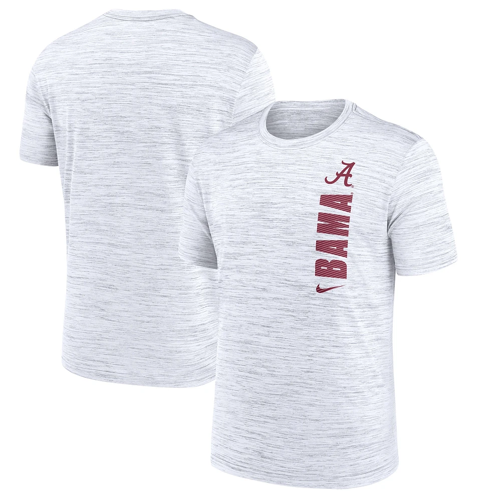 T-shirt Nike blanc Alabama Crimson Tide 2024 Sideline Velocity Performance pour homme