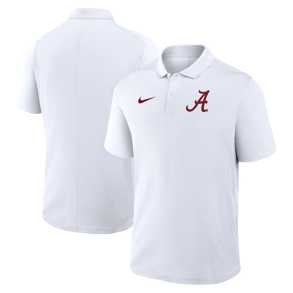 Polo Nike blanc Alabama Crimson Tide Primetime Victory Performance pour homme avec logo principal