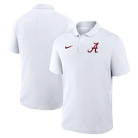 Polo Nike blanc Alabama Crimson Tide Primetime Victory Performance pour homme avec logo principal